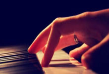 [流言板]媒体晒花絮：这个球迷把握机会，场边一把抱住了詹姆斯25亮97回复.